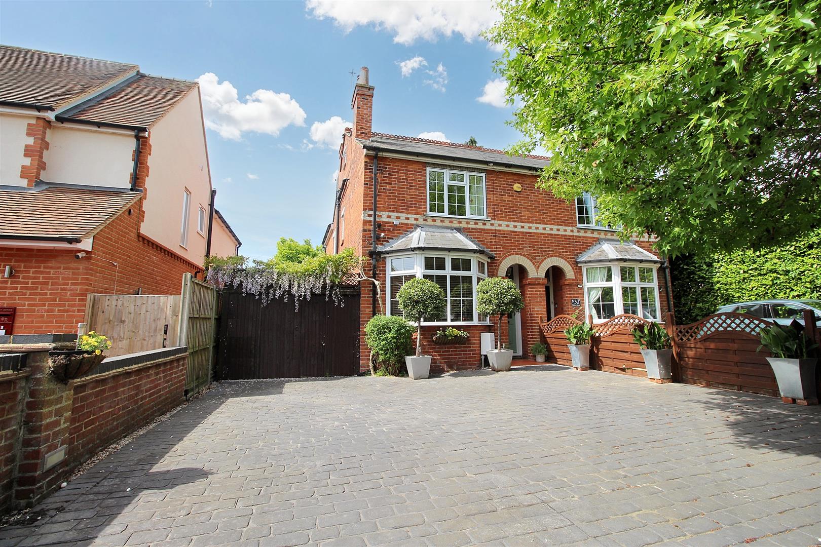 4 bed property in Holybrook Crescent, Reading